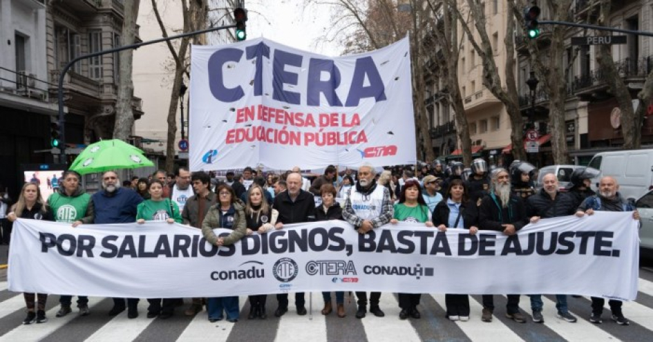 Docentes argentinos paralisam novamente as atividades contra as pol&iacute;ticas de Milei