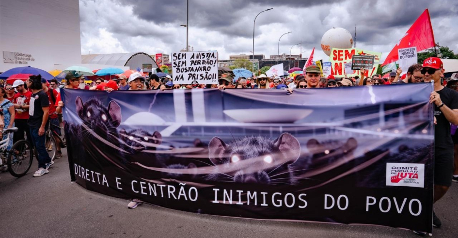 Manifestantes ocupam as ruas do pa&iacute;s contra o PL da Dosimetria e projetos que atacam direitos