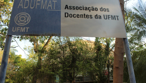 AGU ataca sindicatos e reivindica reintegração de posse com possível uso da força na UFMT