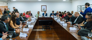 ANDES-SN e entidades do funcionalismo cobram do governo posi&ccedil;&atilde;o contra a Reforma Administrativa